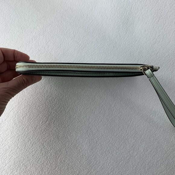 Kate Spade Lucy Day Tripper Daisy Small L-Zip Wristlet Light Green - Picture 8 of 10